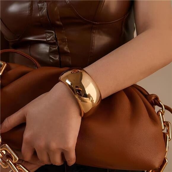 Golden Polished Chunky Twisted Hinged Waterdrop Bangle Bracelet for Women - Picture 1 of 5